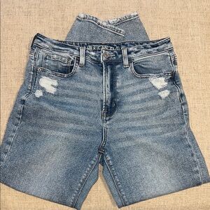 American Eagle Outfitters Women's Distressed Blue Mom Jeans 6 Stretch